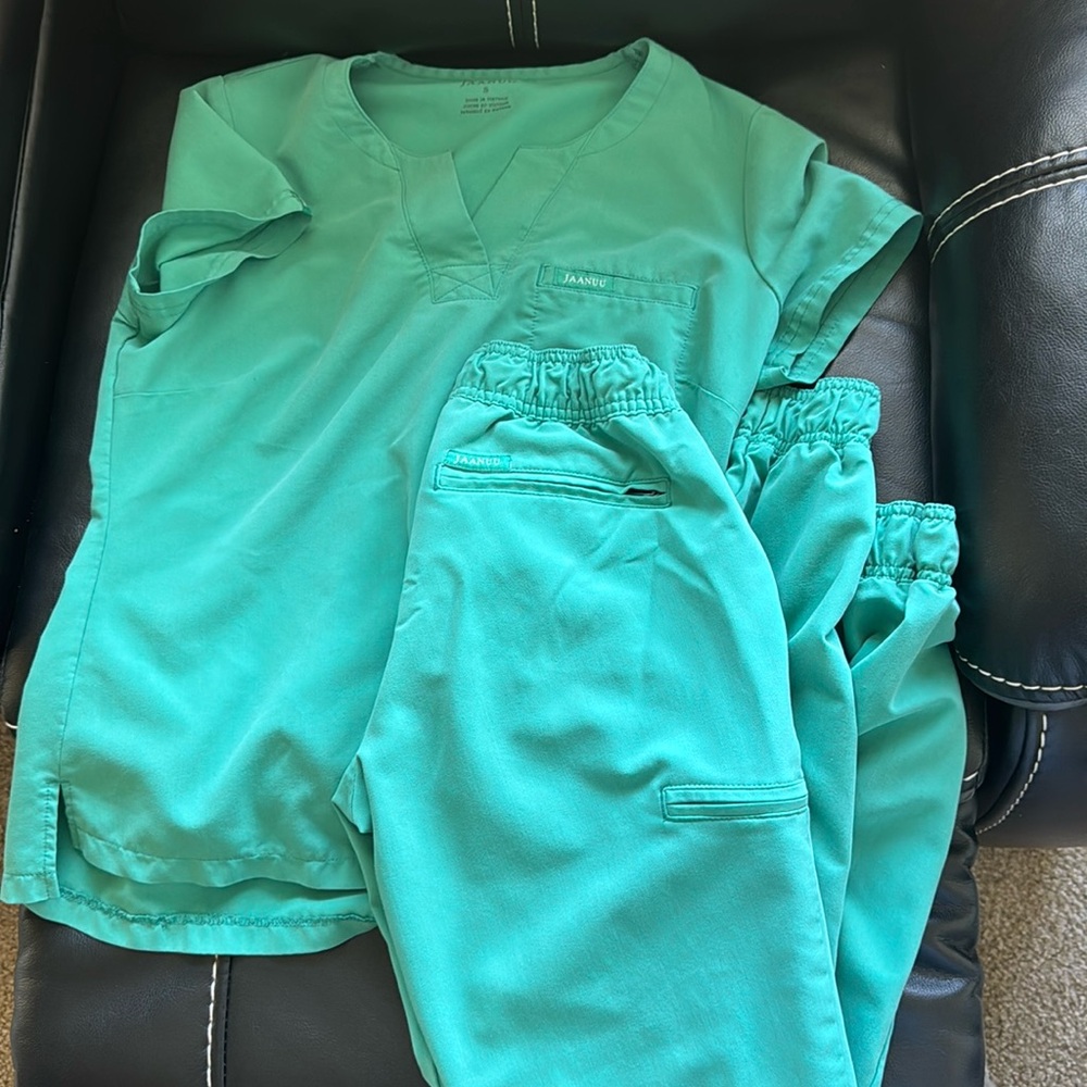 Surgical green Jaanuu scrub set